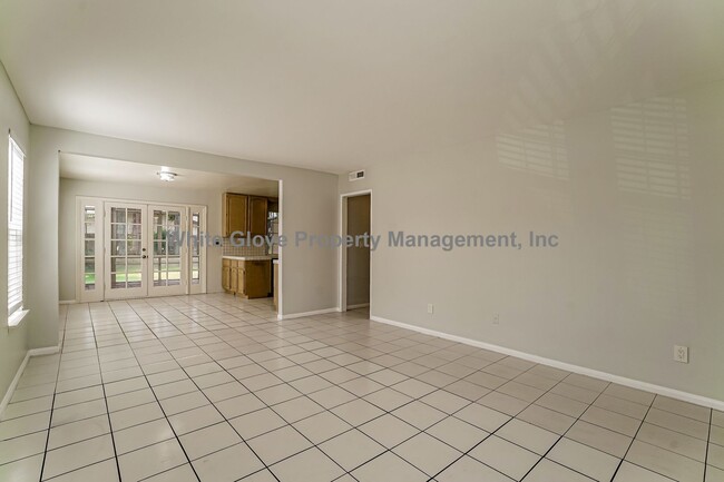 Building Photo - Charming 4-Bedroom Artesia Home with Sunroom, Large Backyard & Attached Garage