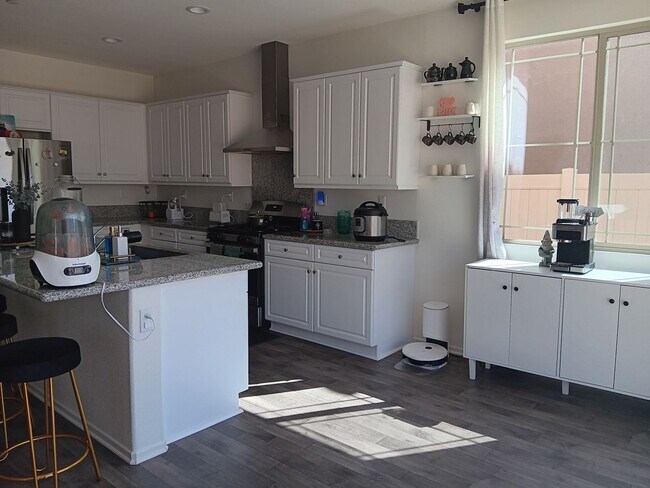 Building Photo - Newer 4 Bedroom Home is now for rent!