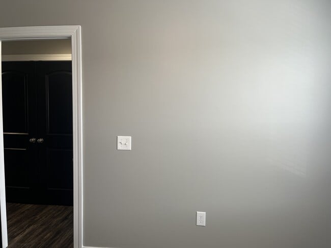 Building Photo - 77 Emanuel Ct