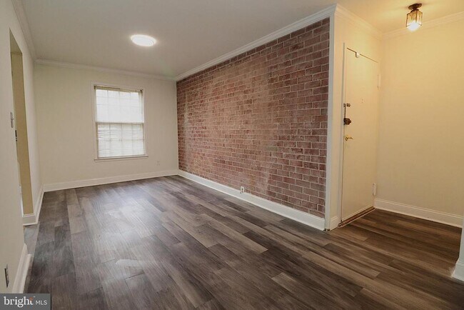 Building Photo - 6010 Westchester Park Dr