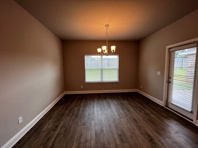 Building Photo - 10498 S Redland St