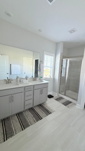 Building Photo - 402 Ravensworth Dr