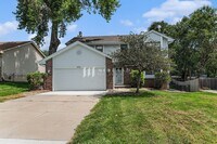 Building Photo - Marvelous Omaha Home