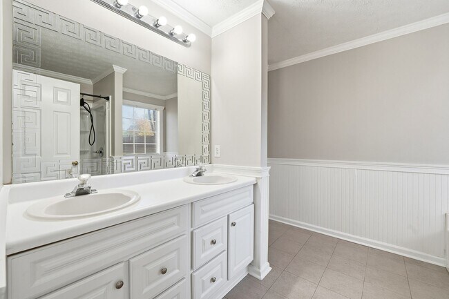 Building Photo - Ranch home with 4 bedrooms and a bonus room.