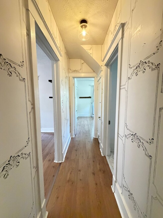 Building Photo - Spacious & Comfortable Two-Bedroom, and Bath House!