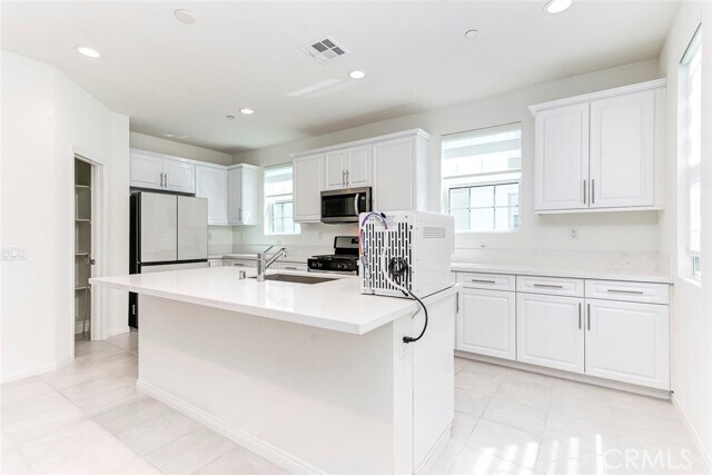 Building Photo - 6996 Cottonwood Ln