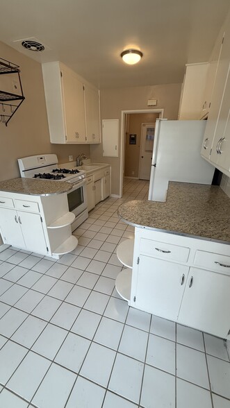 Kitchen entry - 2540 W Ramona Rd