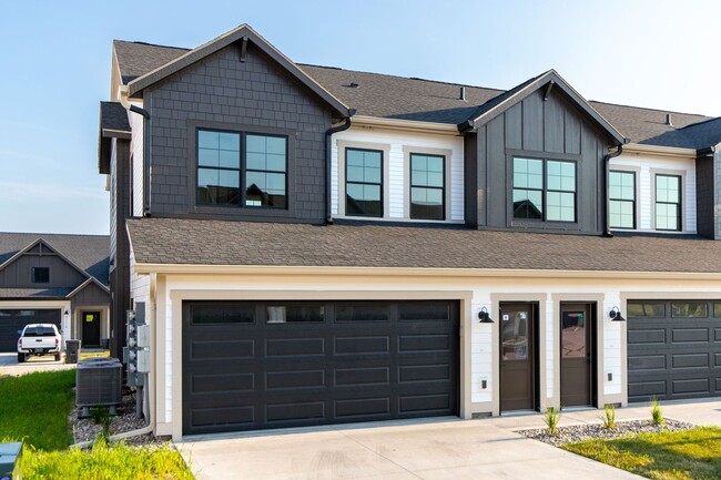 Building Photo - 2107 Aikman Dr