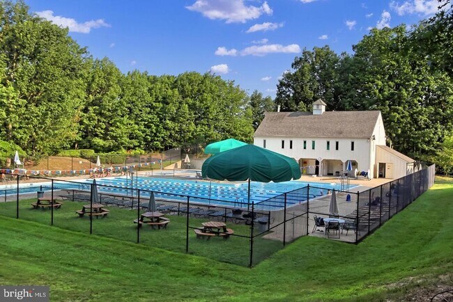 Building Photo - 5800 Cove Landing Rd