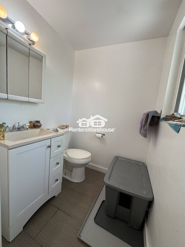 Building Photo - 8281 Solana Dr