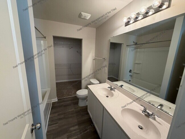 Building Photo - 4116 Devonwood Ct