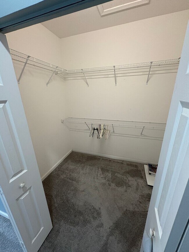 Building Photo - 3/2/1 Townhome in River Glen!  More Pics C...