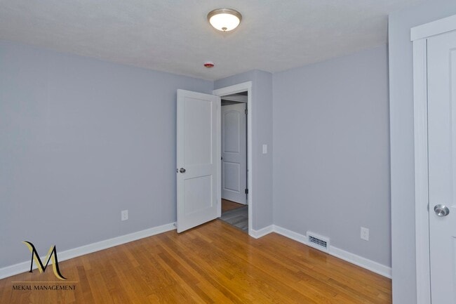 Building Photo - 3 Bedroom Single Family Home in East Forest Park Springfield, MA!