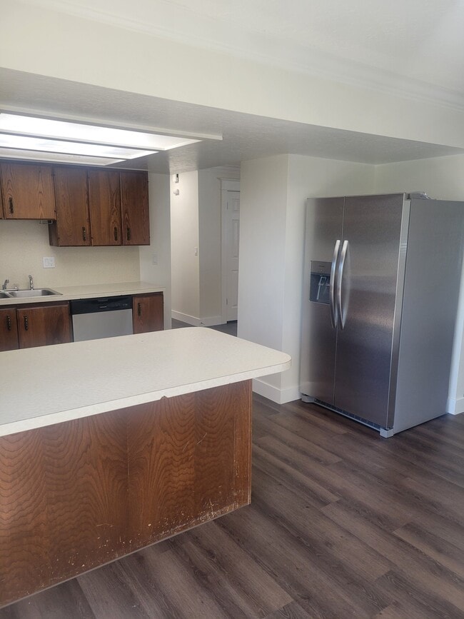 Building Photo - 165 W 910 S