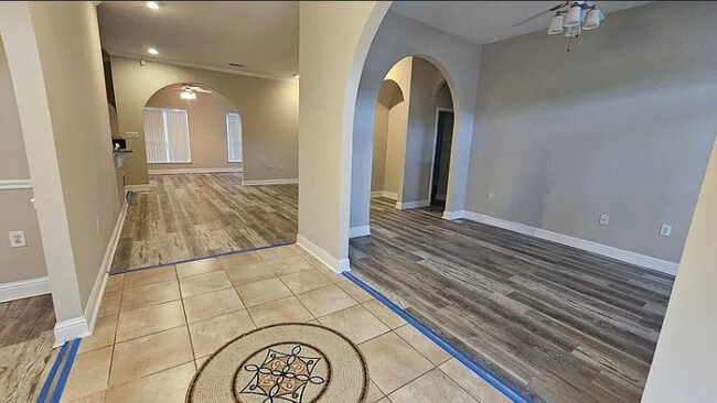 Building Photo - 7204 Southwind Dr