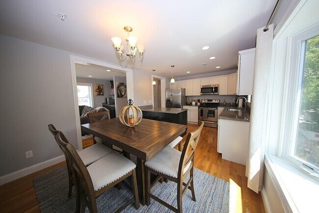 Building Photo - 10 Irma St