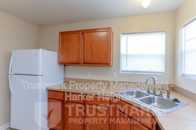 Building Photo - 3907 Deputy Dr