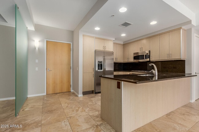 Building Photo - 7117 E Rancho Vista Dr