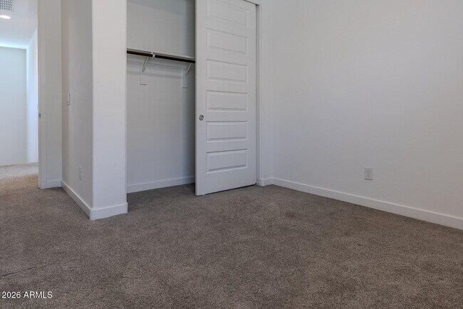 Building Photo - 9115 W Glenrosa Ave