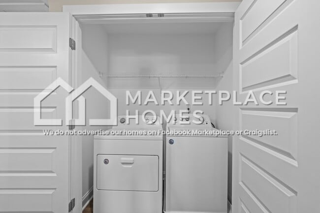 Building Photo - 100 Downsbury Rd