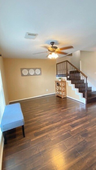 Building Photo - 1831 Sherwood Forest St