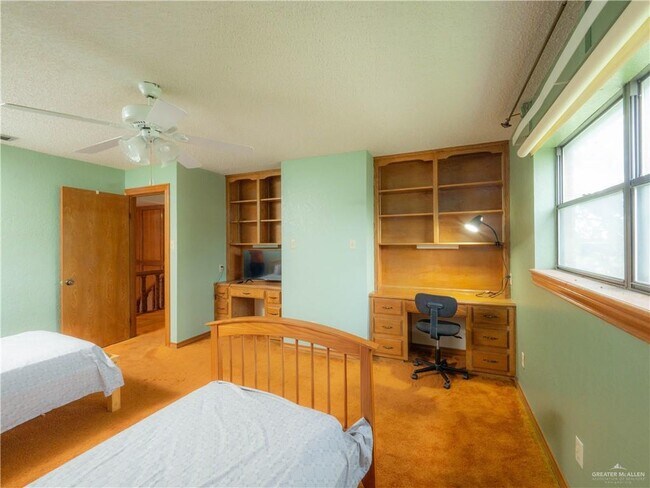 Building Photo - 36 Neuhaus Dr