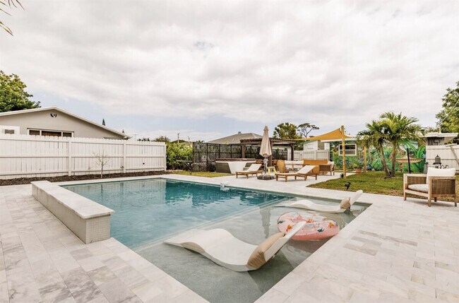 Building Photo - 415 S C St