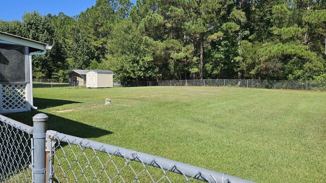 Building Photo - 713 Mill Creek Rd
