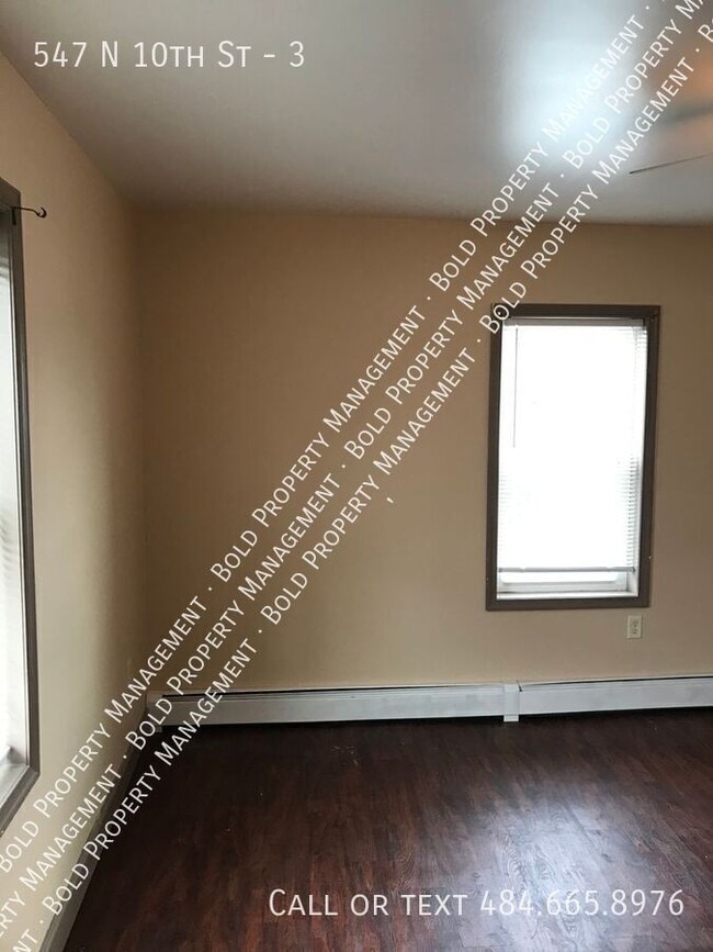 Building Photo - 547 N 10th St