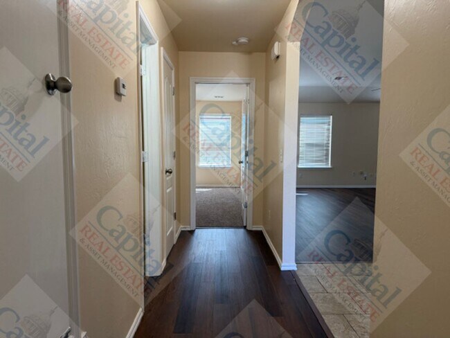 Building Photo - 9604 Ella Ln