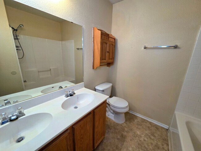 Building Photo - SPACIOUS 2 STORY HOUSE / SPACIOUS YARD / C...
