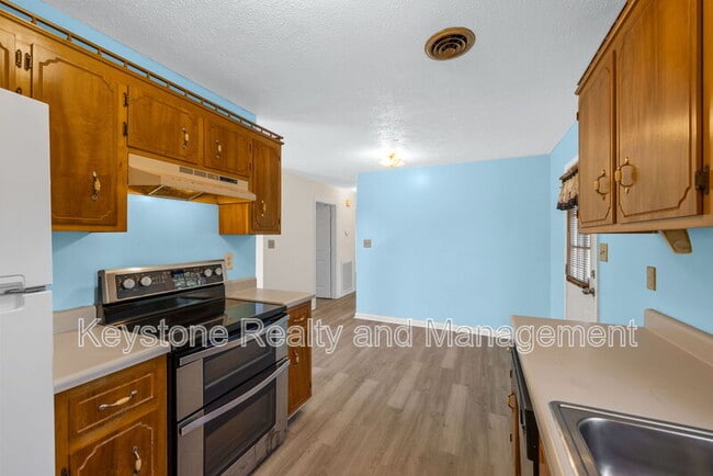 Building Photo - 405 Eddy St