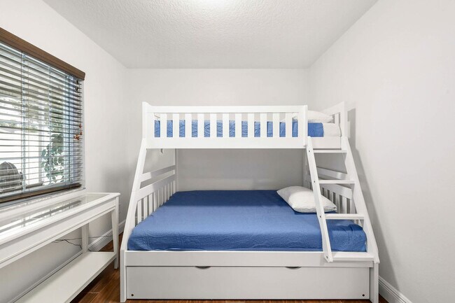 Building Photo - 6398 Woodland Blvd