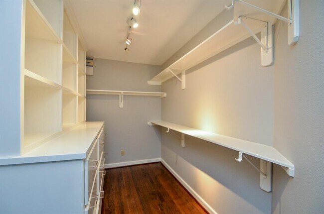 Building Photo - 3023 Prescott St