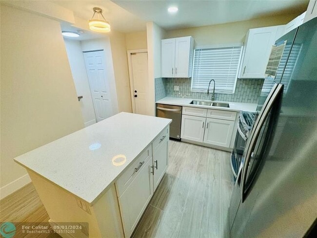 Building Photo - 805 W Oakland Park Blvd