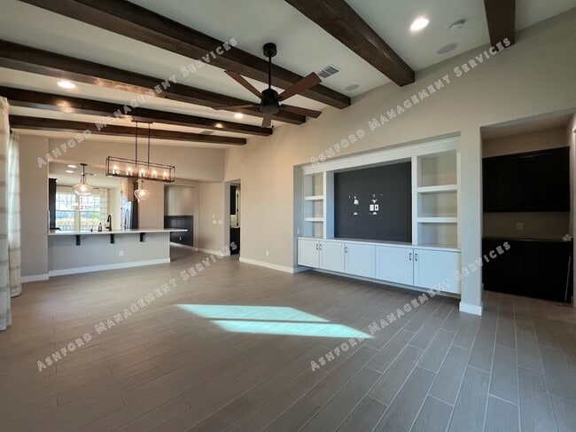 Building Photo - BEAUTIFUL 3 BEDROOM 2 BATHROOM HOME IN PEORIA