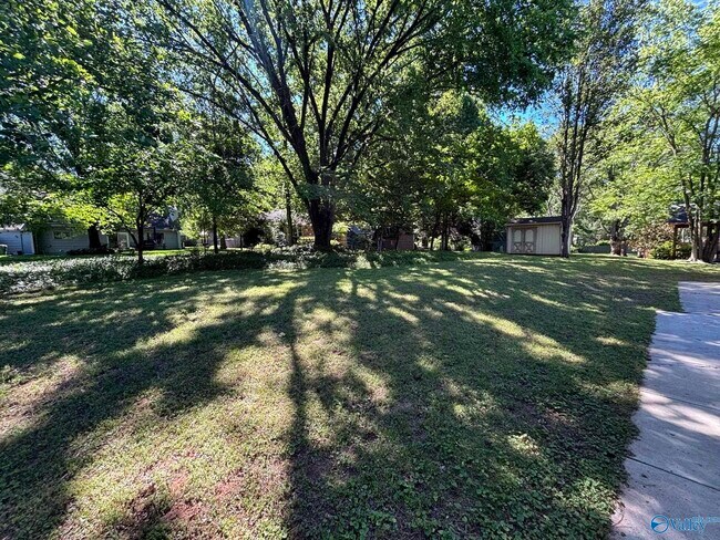 Building Photo - 2705 Willena Dr SE