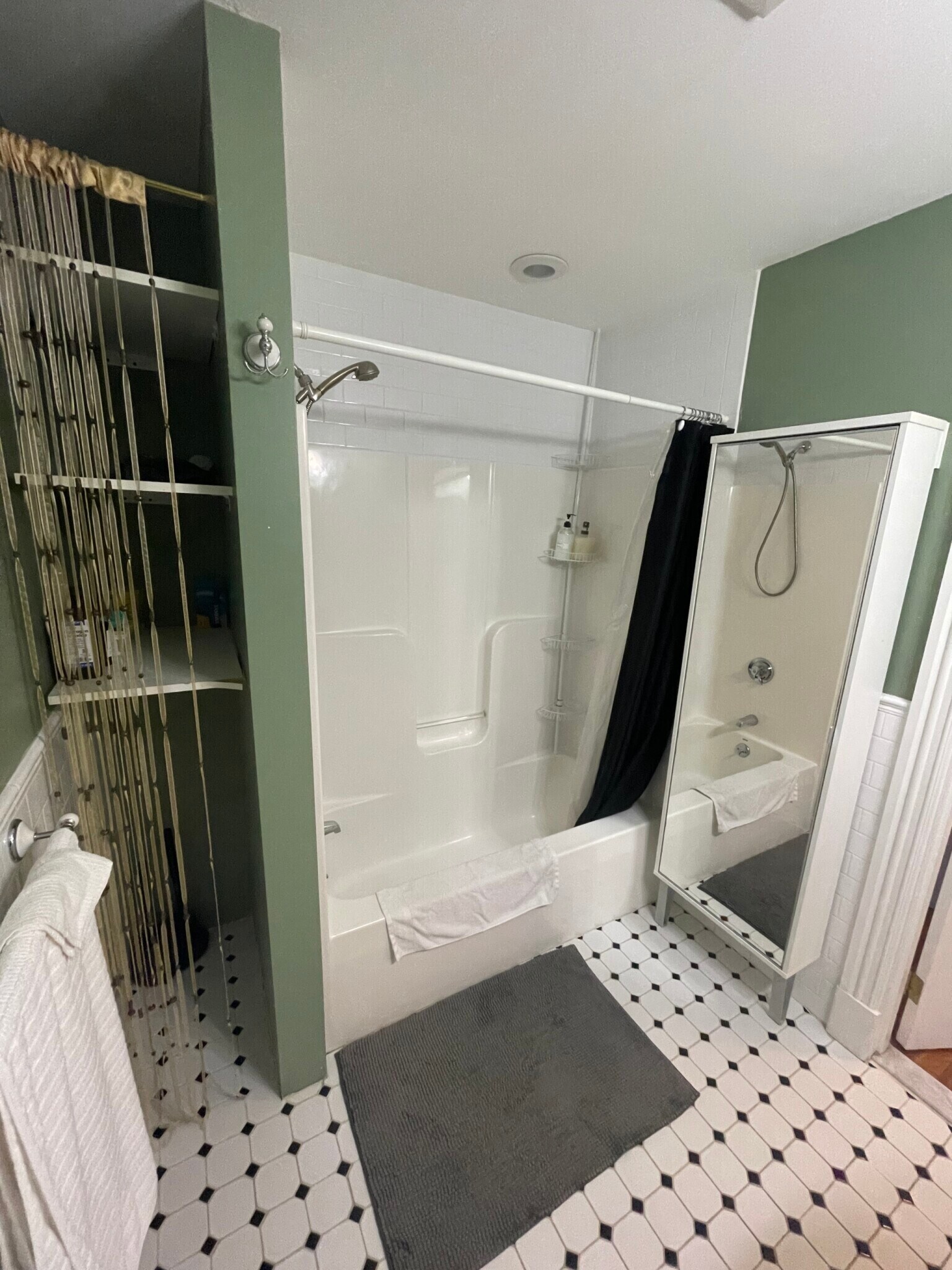 Building Photo - 14 Oak St