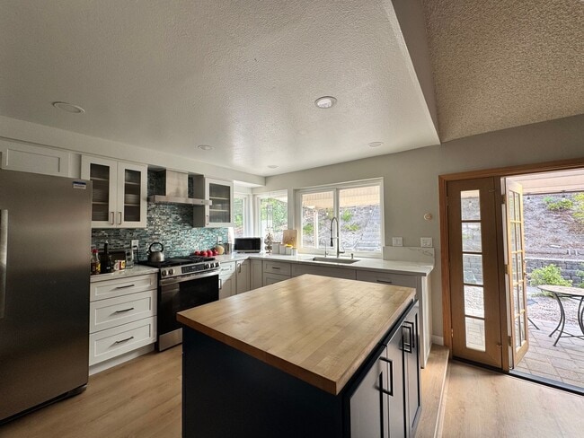 Building Photo - Beautiful 3-Bedroom + Loft Home in Desirab...