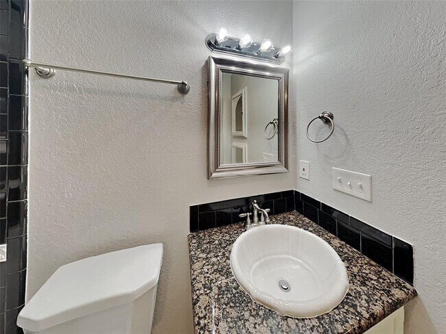 Building Photo - 1201 Hilburn Ct