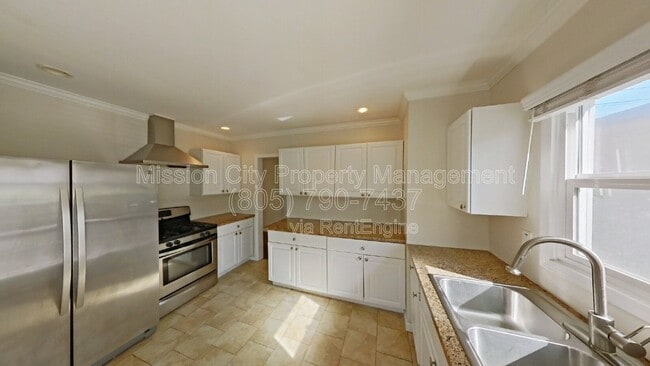 Building Photo - 515 N Alisos St