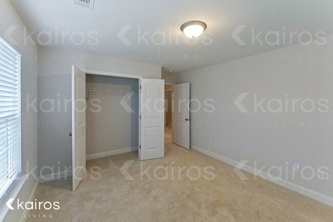 Building Photo - 237 Western Red Cedar Dr