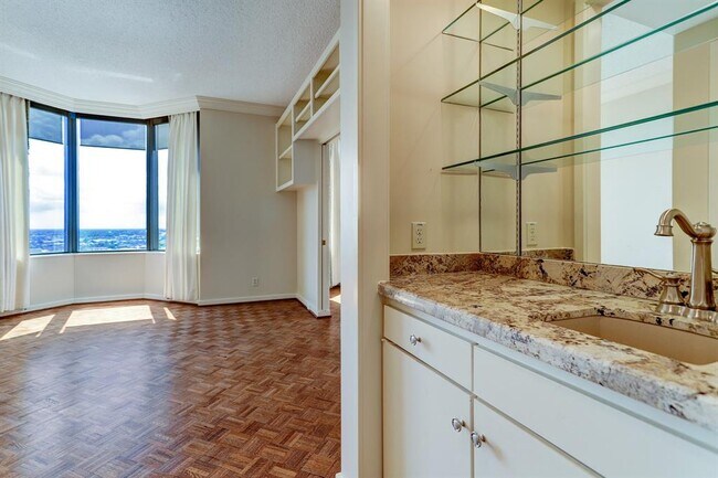 Building Photo - 5555 Del Monte Dr
