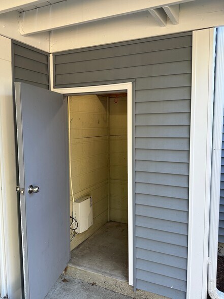 Building Photo - 30 Silver Hill Ln