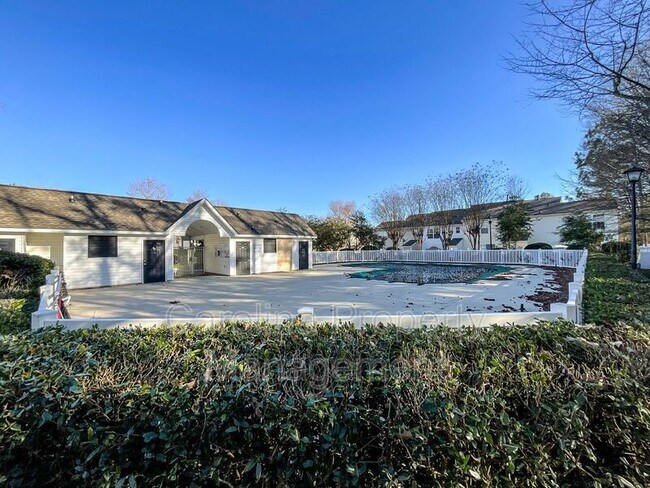 Building Photo - 217 Arlington Downs Blvd