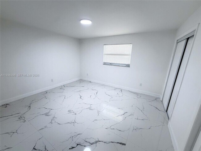 Building Photo - 133 SE 2nd Ave