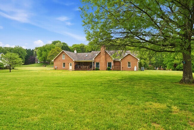 Building Photo - 1126 Somerset Ln