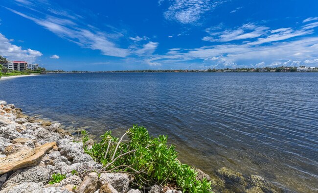 Building Photo - 142 Barefoot Cove