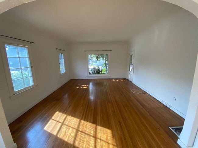 Building Photo - LARGE Spanish Style 4-plex WeHo Adjacent