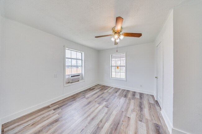 Building Photo - 13034 Emporia St